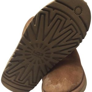 Short UGG Brown Boots Size: 4